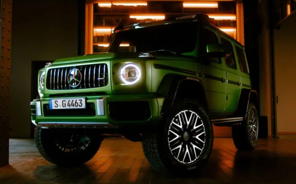 The Mercedes G-Class with 585 hp: this off-roader shines with the finest equipment