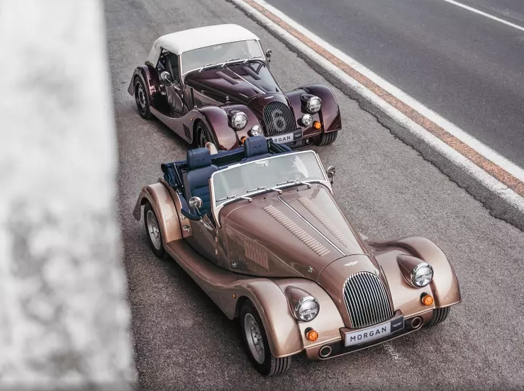 Retro roadster Morgan Plus Four